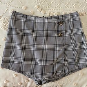 Native skort, medium, black&white plaid